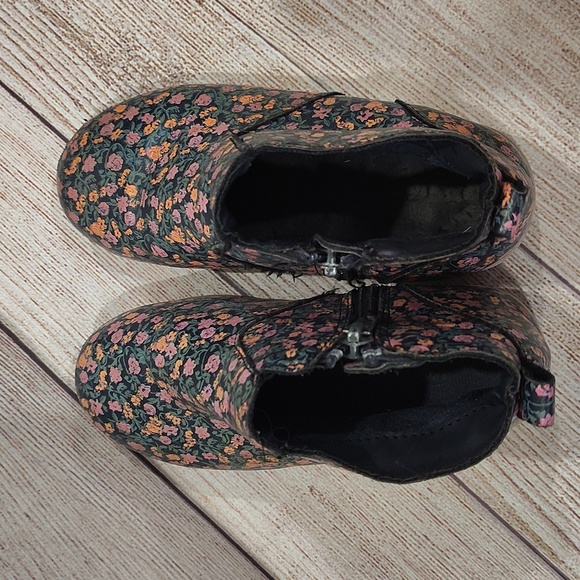 Osh Kosh Ankle Boots - Picture 3 of 6